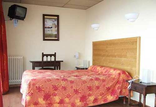 Imagen de la habitación del Hotel Des Pyrénées. Foto 15