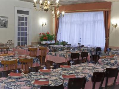 Imagen del bar/restaurante del Hotel Des Pyrenees. Foto 2