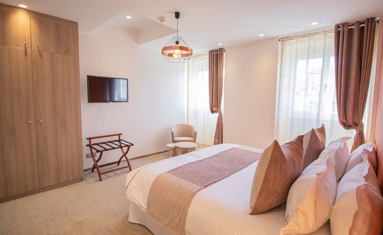 Imagen de los interiores del Hotel Des Quinconces. Foto 19