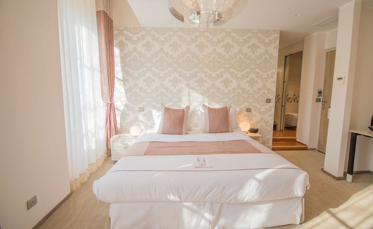 Imagen de la habitación del Hotel Des Quinconces. Foto 9