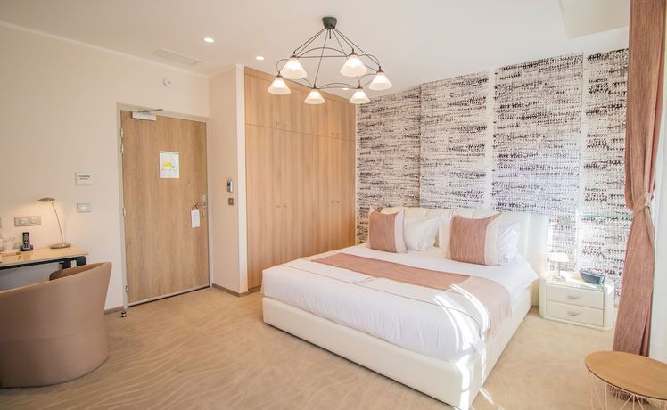 Imagen de la habitación del Hotel Des Quinconces. Foto 12