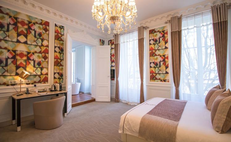 Imagen de la habitación del Hotel Des Quinconces. Foto 18