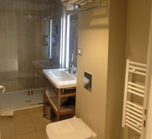 Imagen de la habitación del Hotel Des Remparts, Lyon. Foto 7