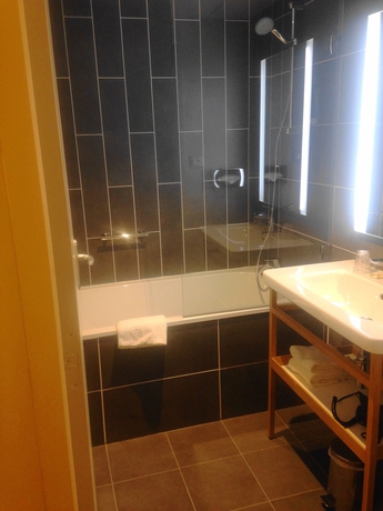 Imagen de la habitación del Hotel Des Remparts, Lyon. Foto 11