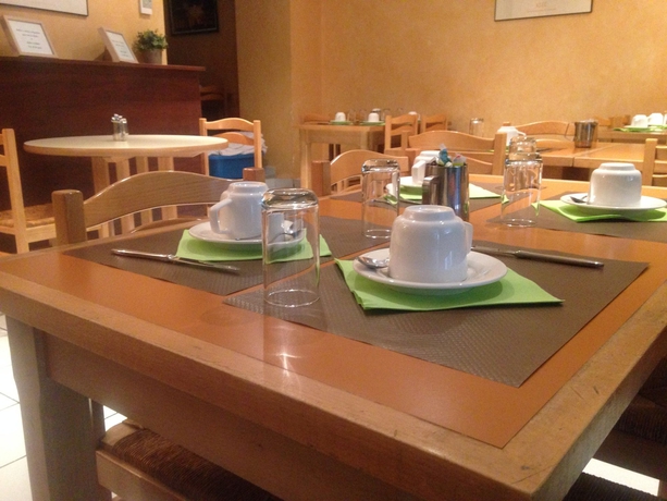 Imagen del bar/restaurante del Hotel Des Remparts, Lyon. Foto 3