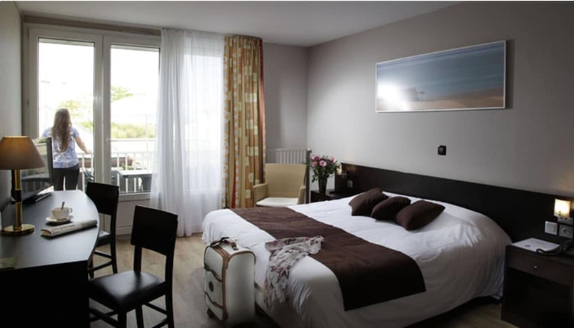 Imagen de la habitación del Hotel Des Remparts, Rochefort. Foto 7