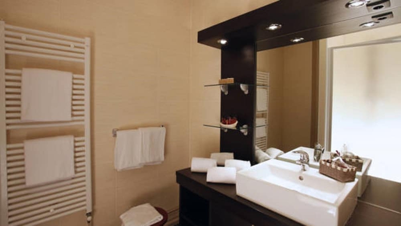 Imagen de la habitación del Hotel Des Remparts, Rochefort. Foto 12