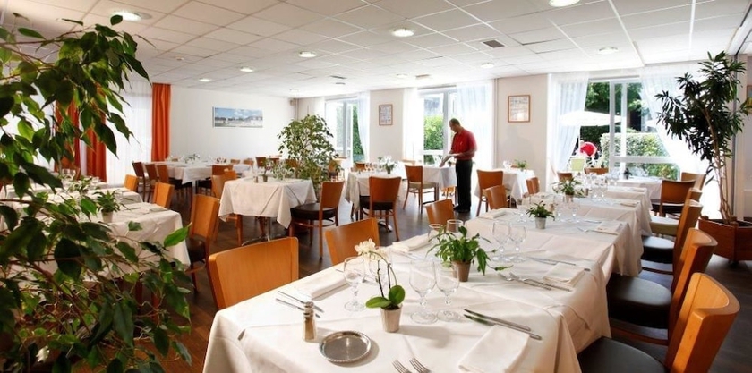 Imagen del bar/restaurante del Hotel Des Remparts, Rochefort. Foto 5