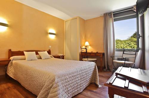 Imagen de la habitación del Hotel Des Roches, LES EYZIES DE TAYAC SIREUIL. Foto 8