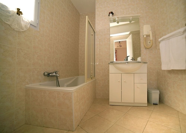 Imagen de la habitación del Hotel Des Roches, SARTENE. Foto 6