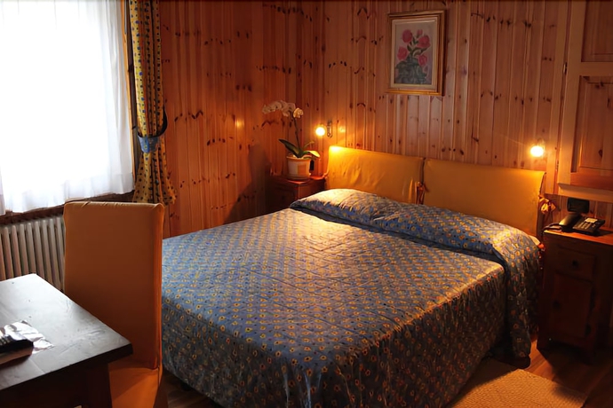 Imagen de la habitación del Hotel Des Roses, Antey-Saint-Andre. Foto 11