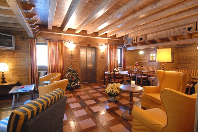Imagen del bar/restaurante del Hotel Des Roses, Antey-Saint-Andre. Foto 3