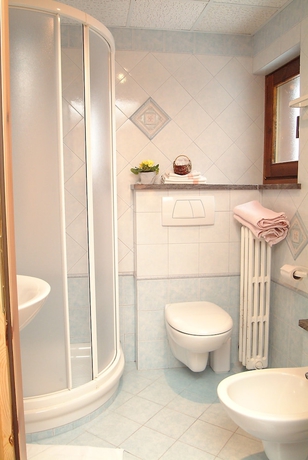 Imagen de la habitación del Hotel Des Roses, Antey-Saint-Andre. Foto 14