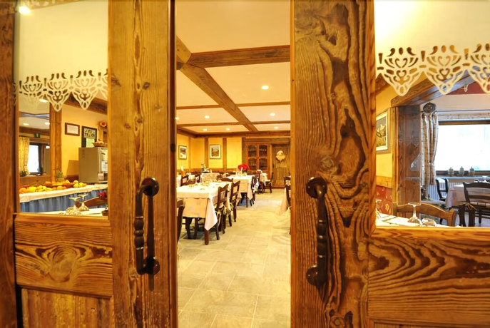Imagen del bar/restaurante del Hotel Des Roses, Antey-Saint-Andre. Foto 7