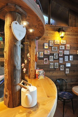 Imagen del bar/restaurante del Hotel Des Roses, Antey-Saint-Andre. Foto 9