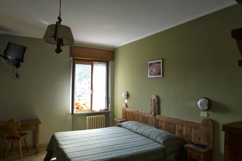 Imagen de la habitación del Hotel Des Roses, Saint-Pierre. Foto 5