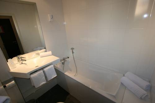 Imagen de la habitación del Hotel Des Tonneliers, Estrasburgo. Foto 4