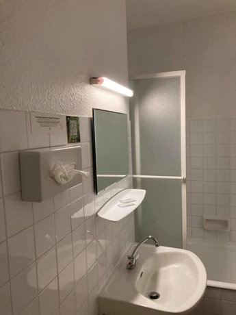 Imagen de la habitación del Hotel Des Voyageurs, Le Malzieu-Ville. Foto 10