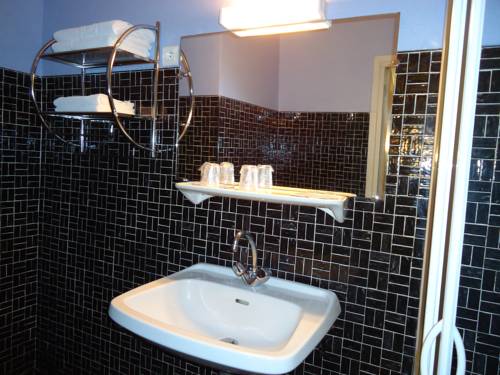 Imagen de la habitación del Hotel Des Voyageurs, MILLAU. Foto 8