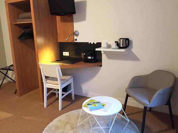 Imagen de la habitación del Hotel Des Voyageurs, Saint-Renan. Foto 6