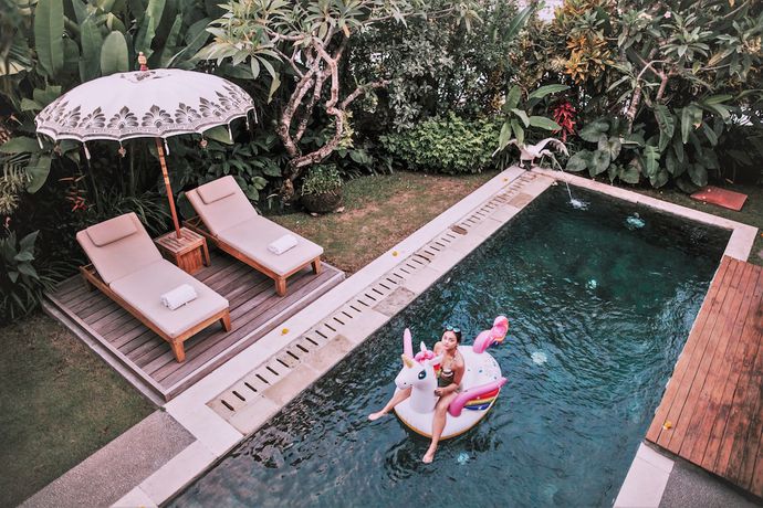 Imagen de la piscina del Hotel Desa Swan Villas & SPA, Keramas. Foto 18