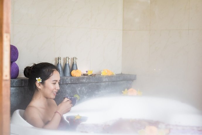 Imagen de la piscina del Hotel Desa Swan Villas & SPA, Keramas. Foto 19