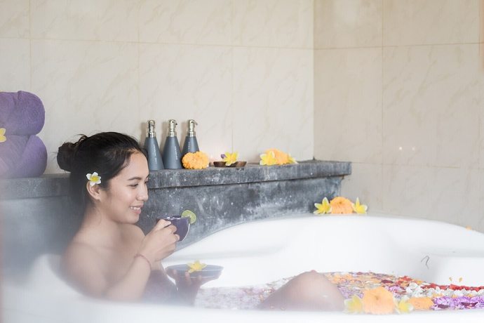 Imagen de la piscina del Hotel Desa Swan Villas & SPA, Keramas. Foto 20