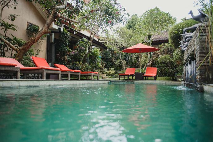 Imagen de la piscina del Hotel Desak Putu Putra Hidden. Foto 17