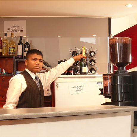 Imagen del bar/restaurante del Hotel Desalis London Stansted. Foto 4