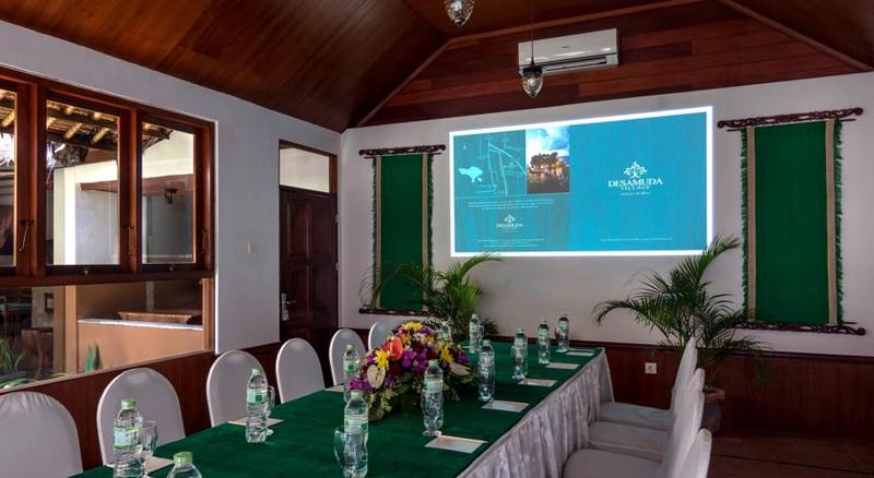 Imagen de los interiores del Hotel Desamuda Village. Foto 12