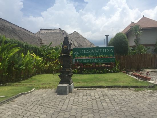 Imagen de los exteriores del Hotel Desamuda Village. Foto 11