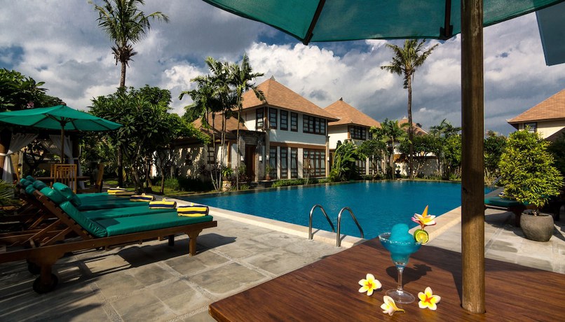 Imagen de la piscina del Hotel Desamuda Village. Foto 14