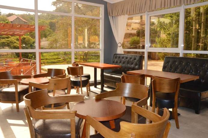 Imagen del bar/restaurante del Hotel Desderia. Foto 5