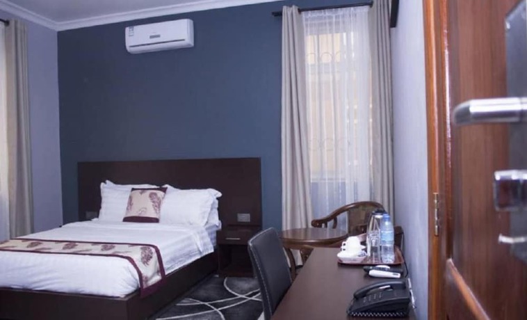 Imagen de la habitación del Hotel Desderia. Foto 9