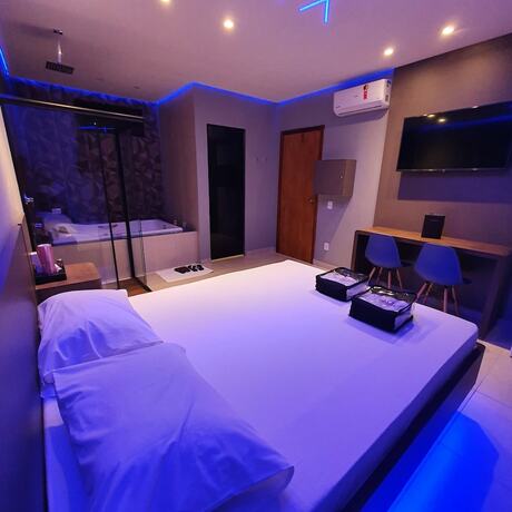 Imagen de la habitación del Hotel Desejo Motel. Foto 15