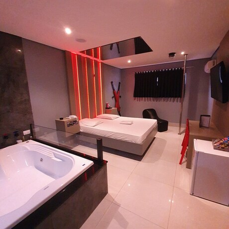 Imagen de la habitación del Hotel Desejo Motel. Foto 20