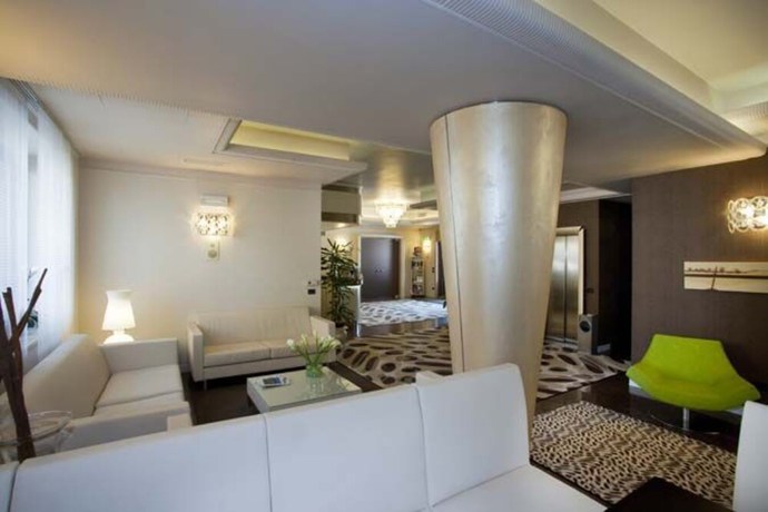 Imagen de los interiores del Hotel Desenzano. Foto 17