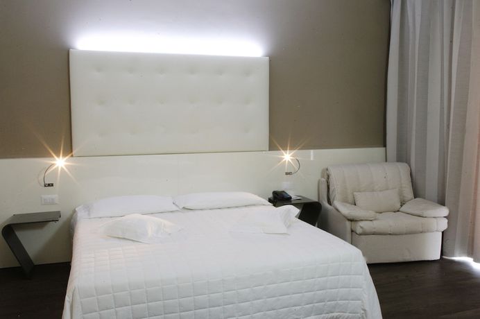 Imagen de la habitación del Hotel Desenzano. Foto 5