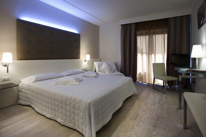 Imagen de la habitación del Hotel Desenzano. Foto 9