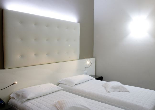 Imagen de la habitación del Hotel Desenzano. Foto 11