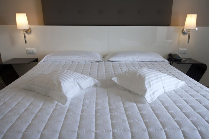 Imagen de la habitación del Hotel Desenzano. Foto 12