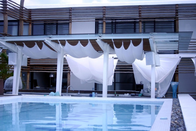 Imagen de la piscina del Hotel Deseo. Foto 15