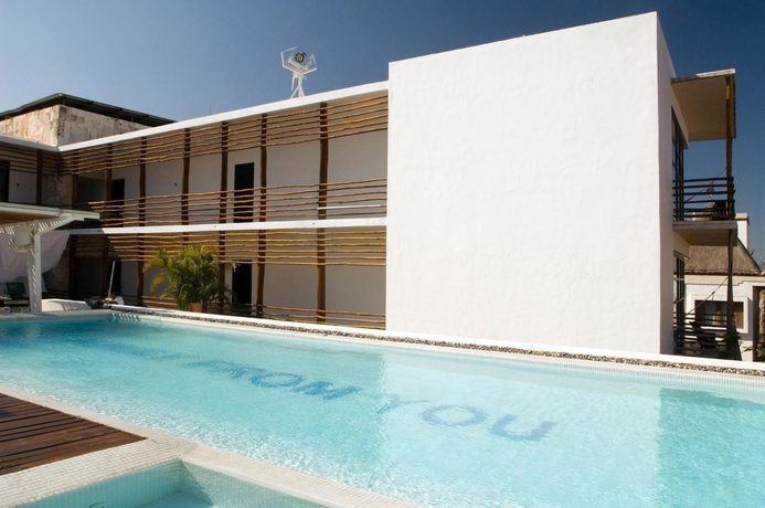 Imagen de la piscina del Hotel Deseo. Foto 16