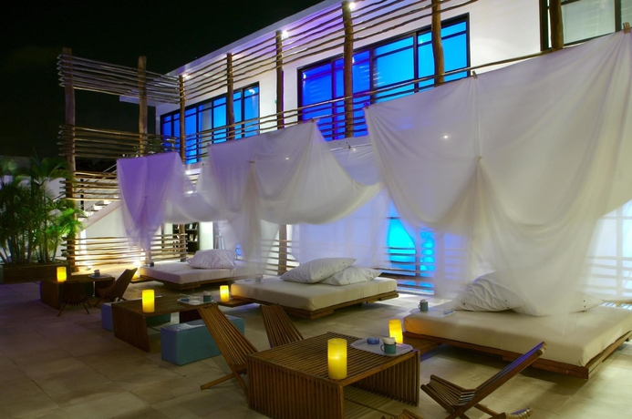 Imagen del bar/restaurante del Hotel Deseo. Foto 5