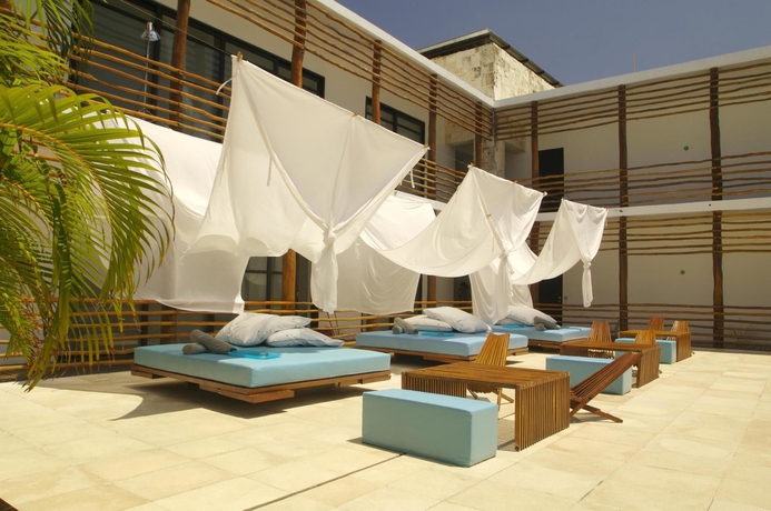 Imagen del bar/restaurante del Hotel Deseo. Foto 6