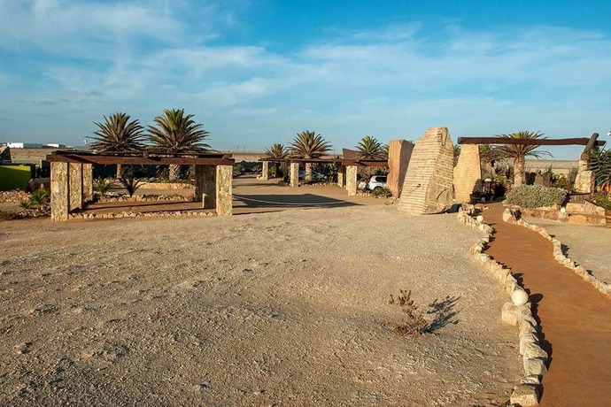 Imagen de los exteriores del Hotel Desert Breeze Lodge. Foto 13