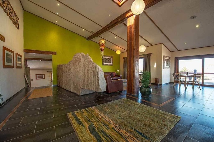 Imagen de los interiores del Hotel Desert Breeze Lodge. Foto 21