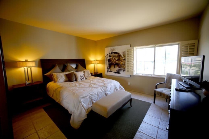 Imagen de la habitación del Hotel Desert Breezes Resort. Foto 5