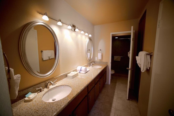 Imagen de la habitación del Hotel Desert Breezes Resort. Foto 7