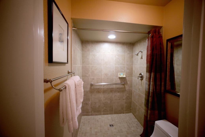 Imagen de la habitación del Hotel Desert Breezes Resort. Foto 9